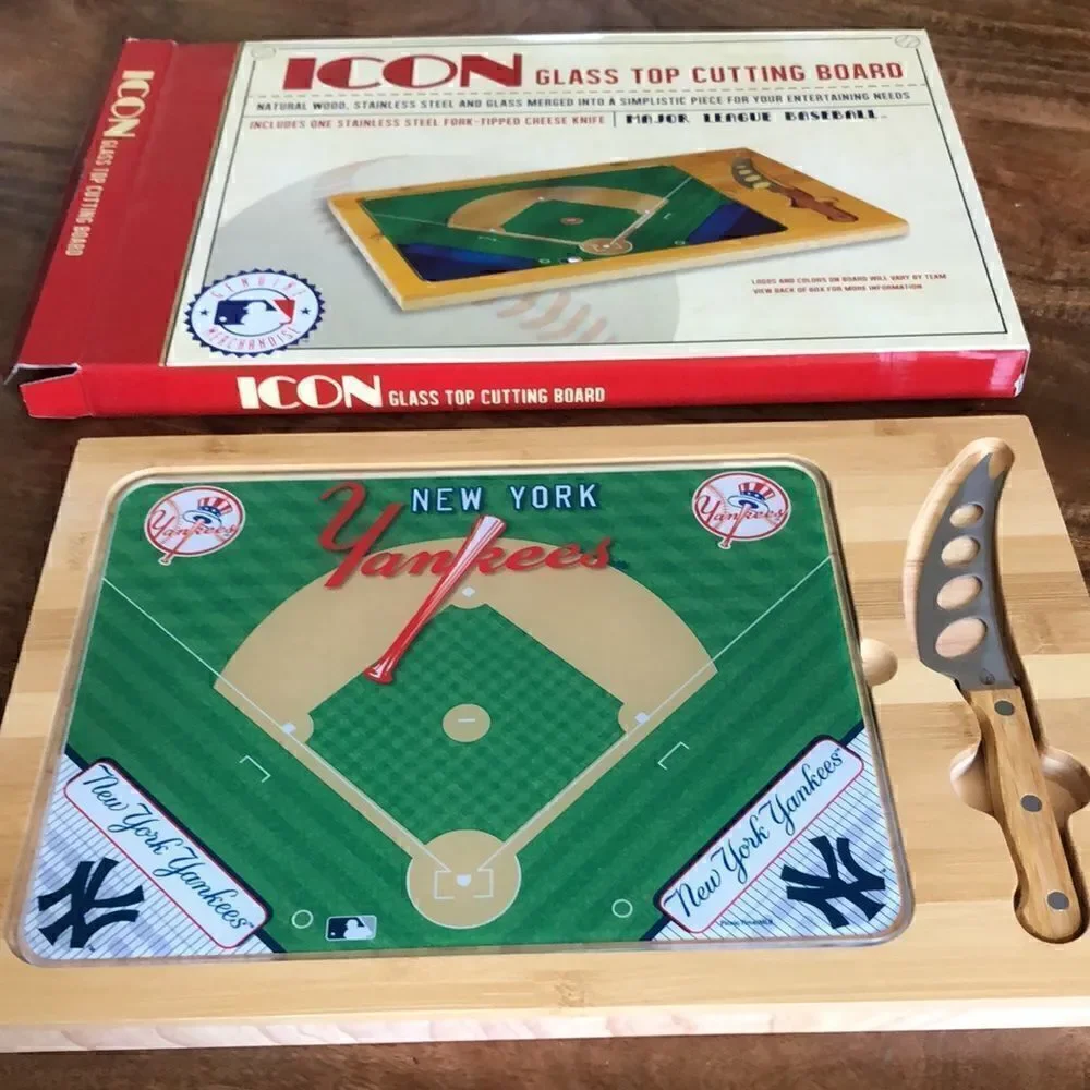 BASEBALL DIAMOND - NEW YORK YANKEES - ICON GLASS TOP CUTTING BOARD & KNIFE SET